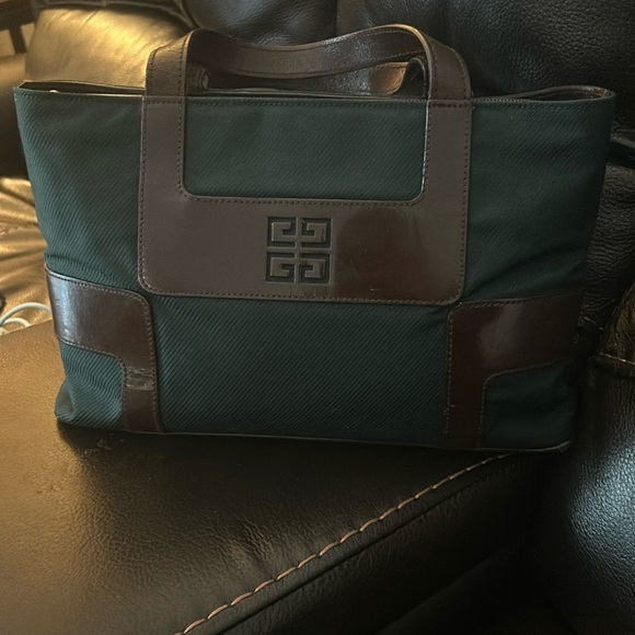 2Pc GIVENCHY: Bag+ Wallet Set 12 inches wide 8 inches in height. - Picture 1 of 4